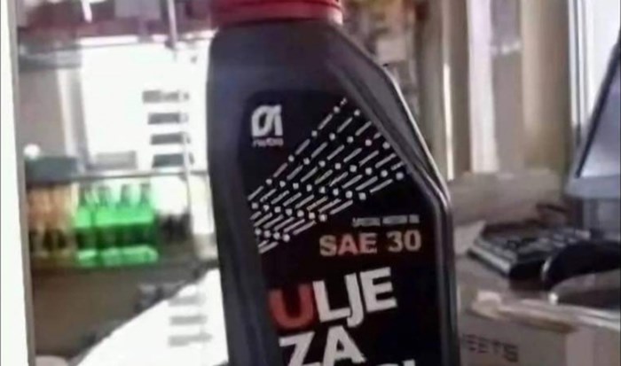 Tip je na FB-u recenzirao ulje koje koristi za kosu i lice, prasnut ćete u smijeh kad vidite fotku