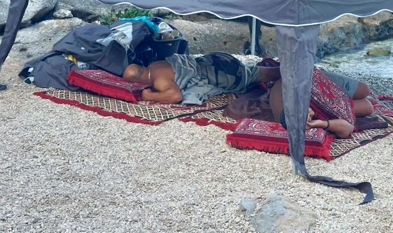 Prespavali su na plaži kod Splita i postali hit na društvenim mrežama, odmah će vam biti jasno zašto