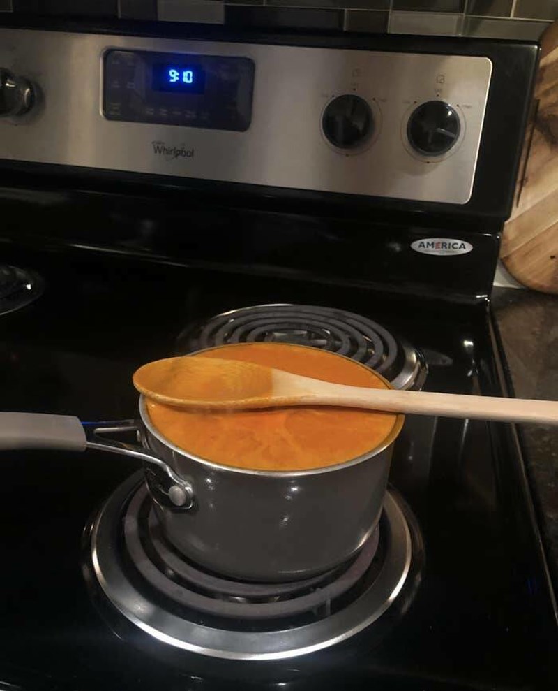 12. Rekla sam mu da uzme veću posudu. Nije htio...