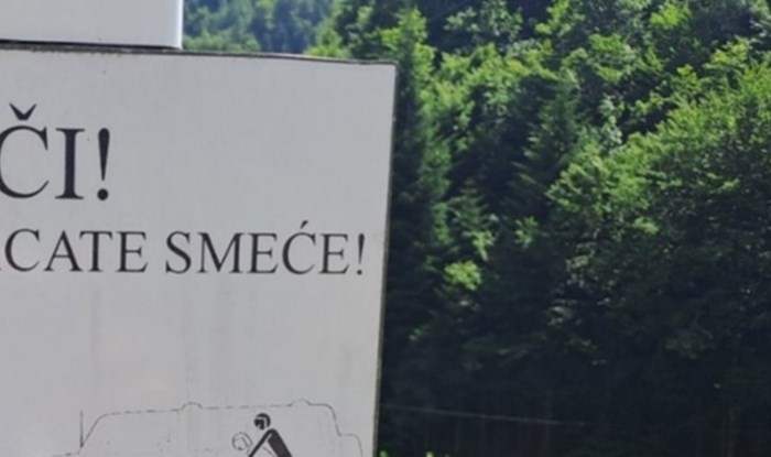 Netko je usred šume primijetio tablu za ljude koji tamo dolaze autima noću, urnebesna je