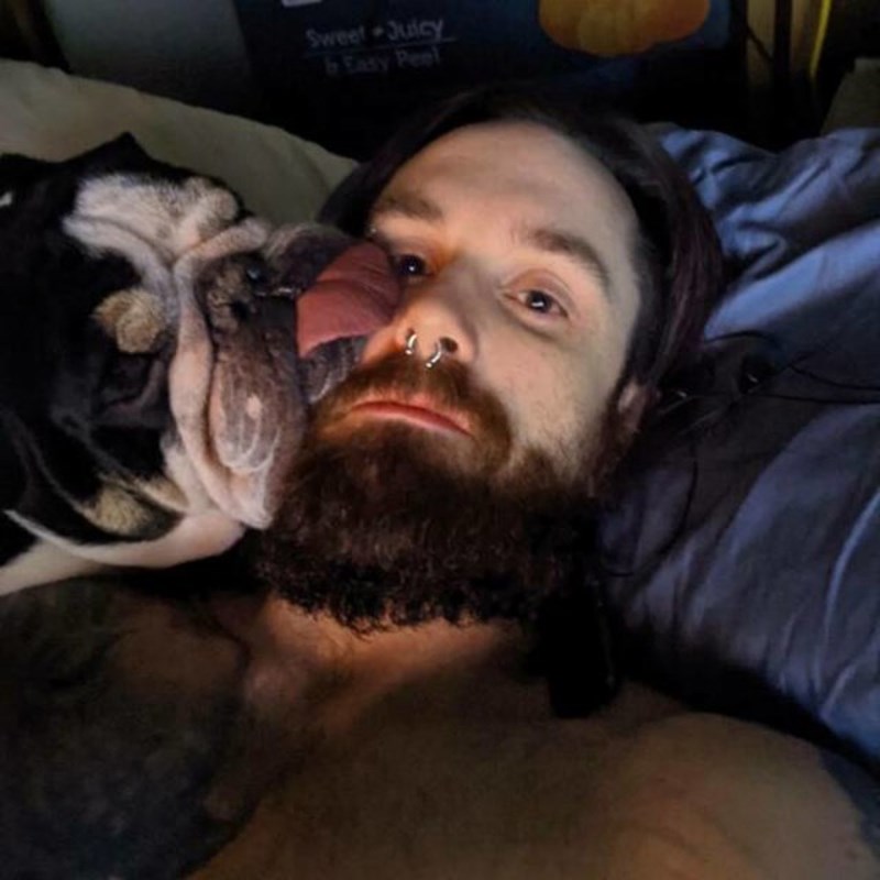 18. Pustila sam psa u vrt i zabrinula se kad se nije vratio preko sat vremena. Otišla sam ga potražiti i vidjela da je zapeo u tunelu koji je pokušavao iskopati.