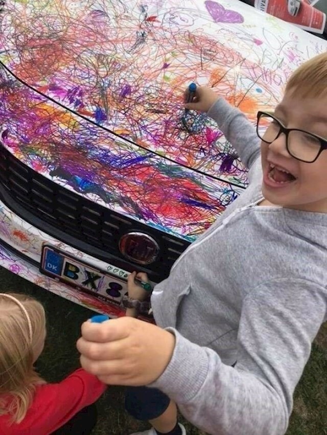 9. Uredili su tati auto. Sigurno je oduševljen. 😁