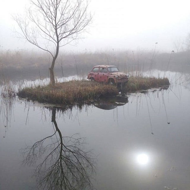 13. Napušteni auto na otoku