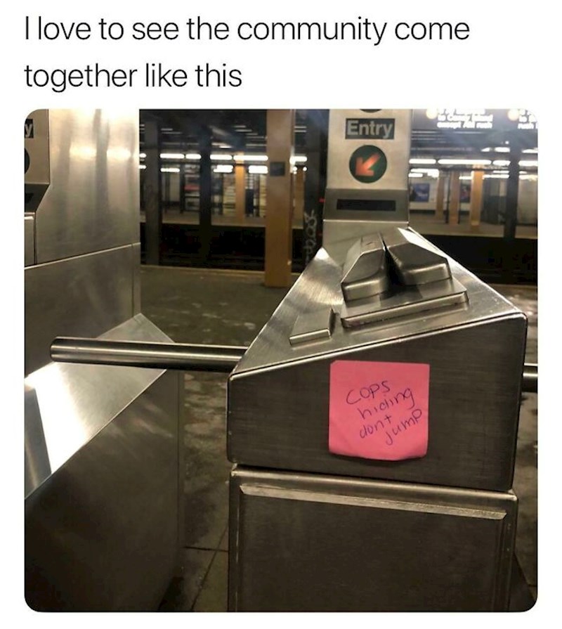 13. Netko je "švercere" iz podzemne obavijestio da policija vreba u blizini