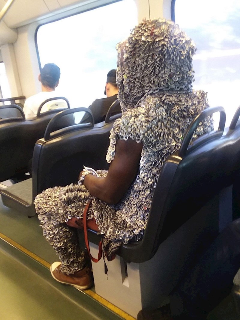 4. Tip si je napravio kombinezon od zatvarača za limenke