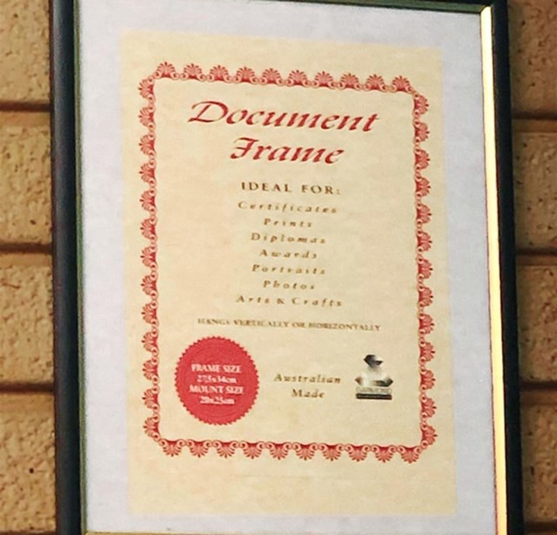 2. Pogledajte što sam pronašao u čekaonici svoga liječnika kamuflirano među diplomama