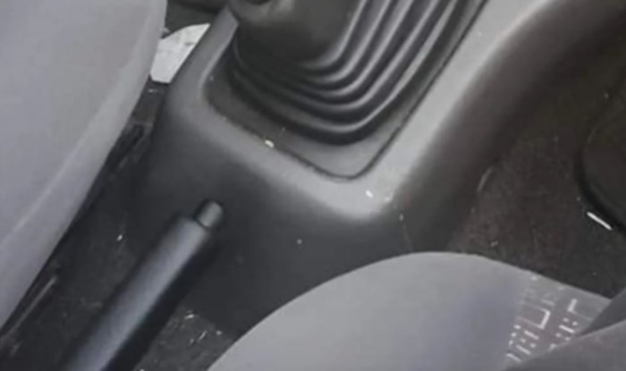 Balkanac je nasmijao ljude na Fejsu nesvakidašnjim detaljem na mjenjaču, fotka je hit u regiji