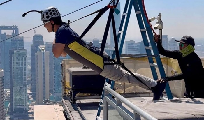 Ovako izgleda spust najdužim urbanim zip lineom na svijetu, snimka će vam zalediti krv u žilama
