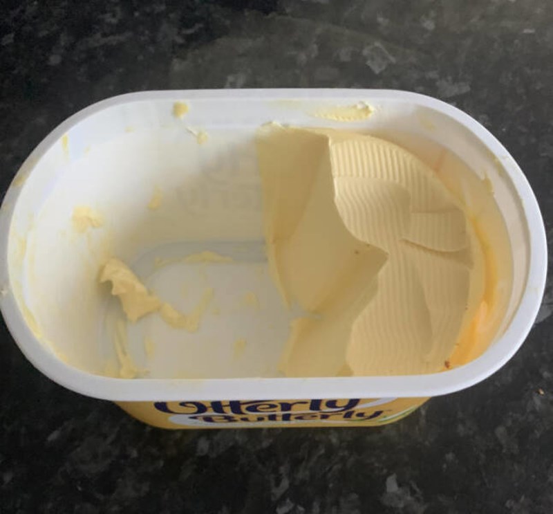 9. Moja nova cura ovako grabi maslac. Nije li to čudno?