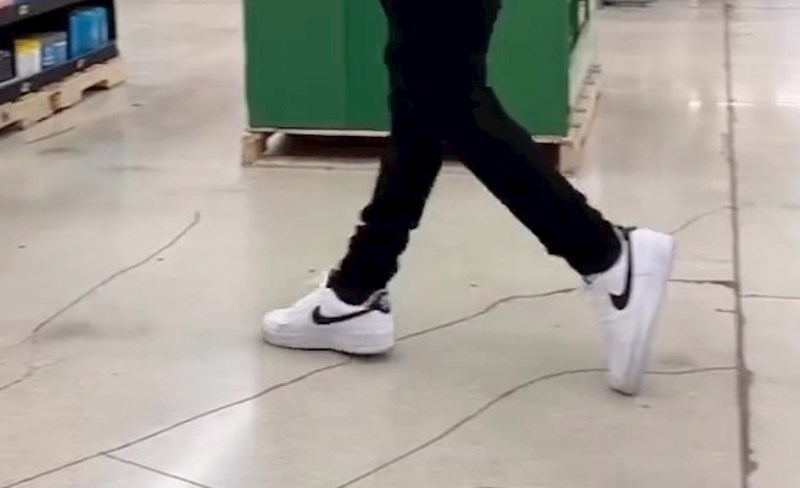 Tip je nasred dućana izveo nešto briljantno, ispast će vam vilica kad pogledate snimku