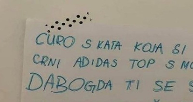 Susjeda s kata joj je ukrala top pa je na nju bacila bizarnu kletvu i nasmijala internet