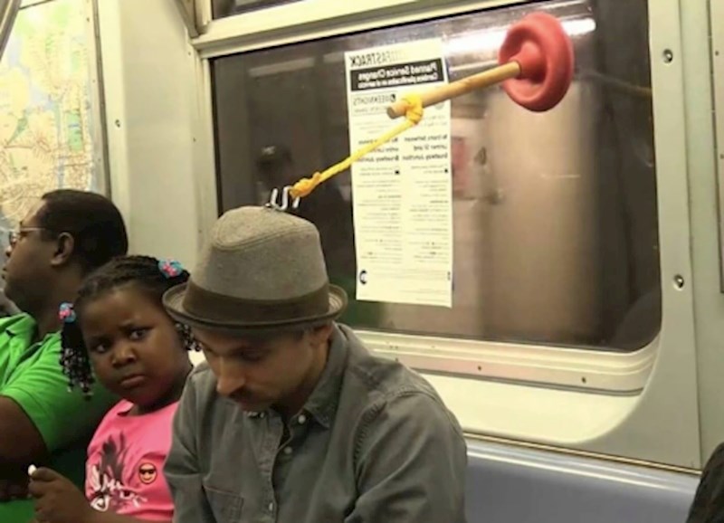 2. Izraz lica ove djevojčice govori sve