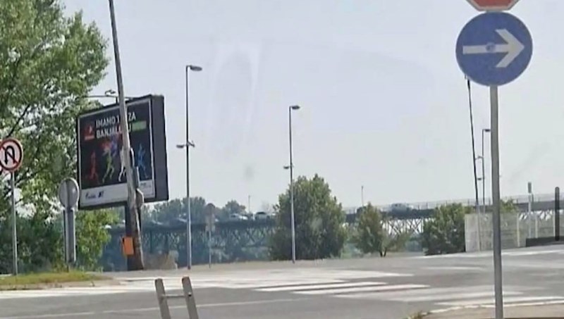 Cijeli svijet smije se suludom prizoru iz susjedne BiH, morate vidjeti što je netko snimio na cesti