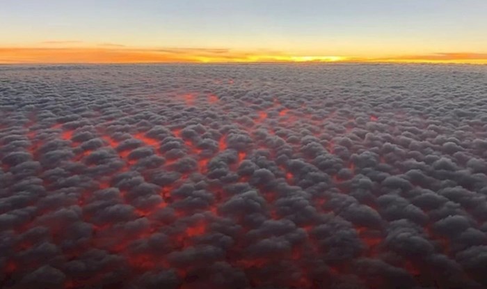 Netko je iz aviona snimio impresivan prizor, zalazak sunca snimljen iznad oblaka oduzet će vam dah