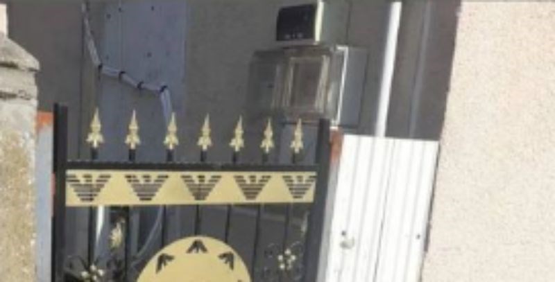 Detalj na vratima nečije ograde postao je predmet sprdnje na mrežama, ovo se viđa samo na Balkanu