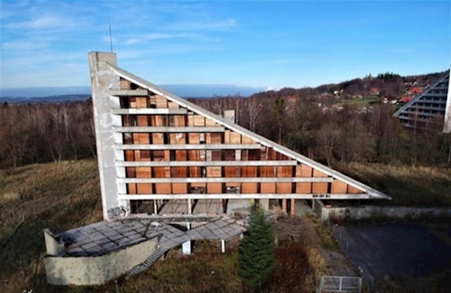 1. Napušteni hotel piramidalnog oblika u Poljskoj