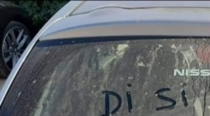 Dalmatinac je ostavio poruku za vlasnika prljavog auta, fotka je odmah postala hit na Fejsu