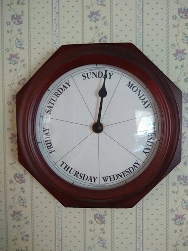 10. Moja baka ima sat koji pokazuje koji je dan u tjednu