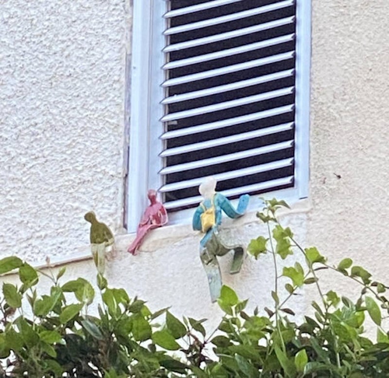 3. Primijetio sam zgodan detalj na prozoru moga susjeda