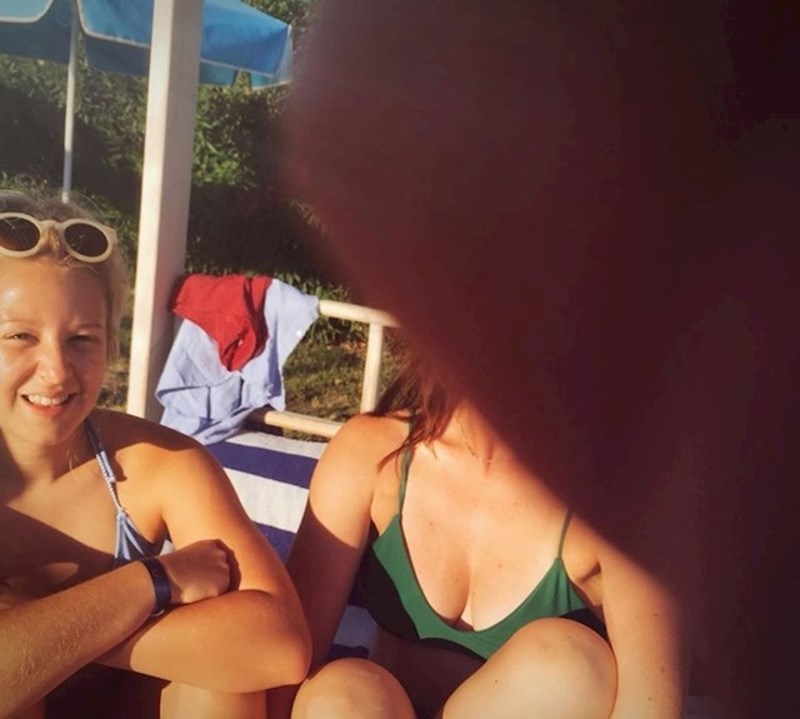 11. Svi mi u svojim albumima imamo ove fotke s prstom