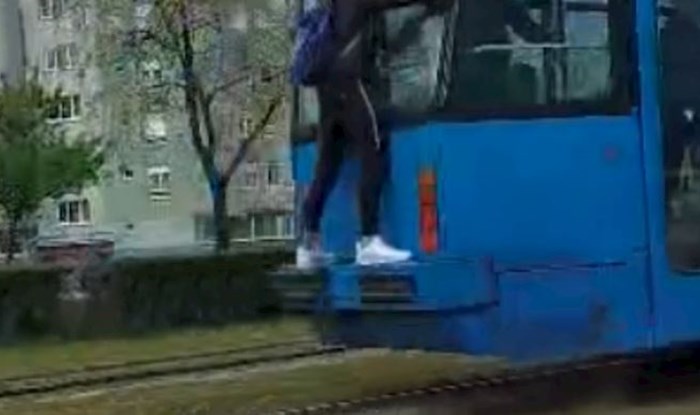 Tip je izveo nešto suludo da izbjegne plaćanje tramvajske karte, fotka iz Zagreba je hit dana