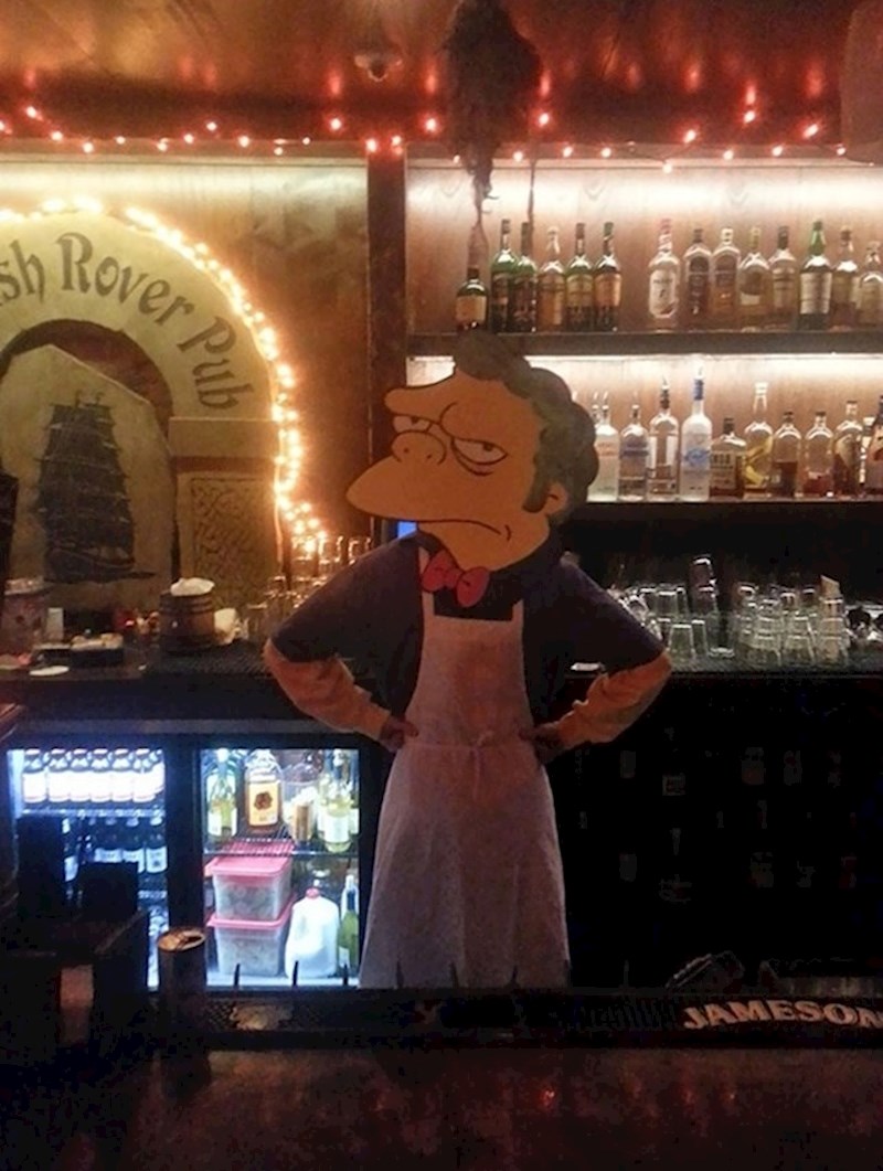 11. "Naš barmen je imao zanimljiv kostim za Noć vještica."