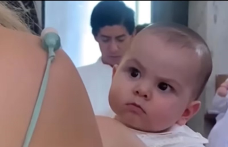 Urnebesna snimka s krštenja ovog djeteta obišla je cijeli svijet, morate vidjeti zašto je takav hit