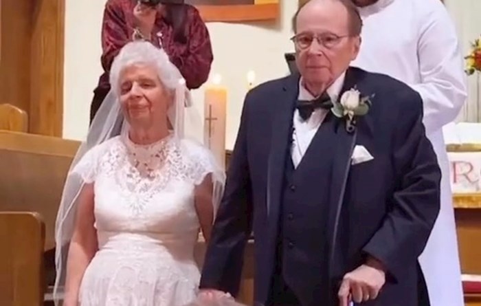 Snimka s vjenčanja ovog starijeg para izazvala je podijeljene reakcije na IG-u, razlog je bizaran