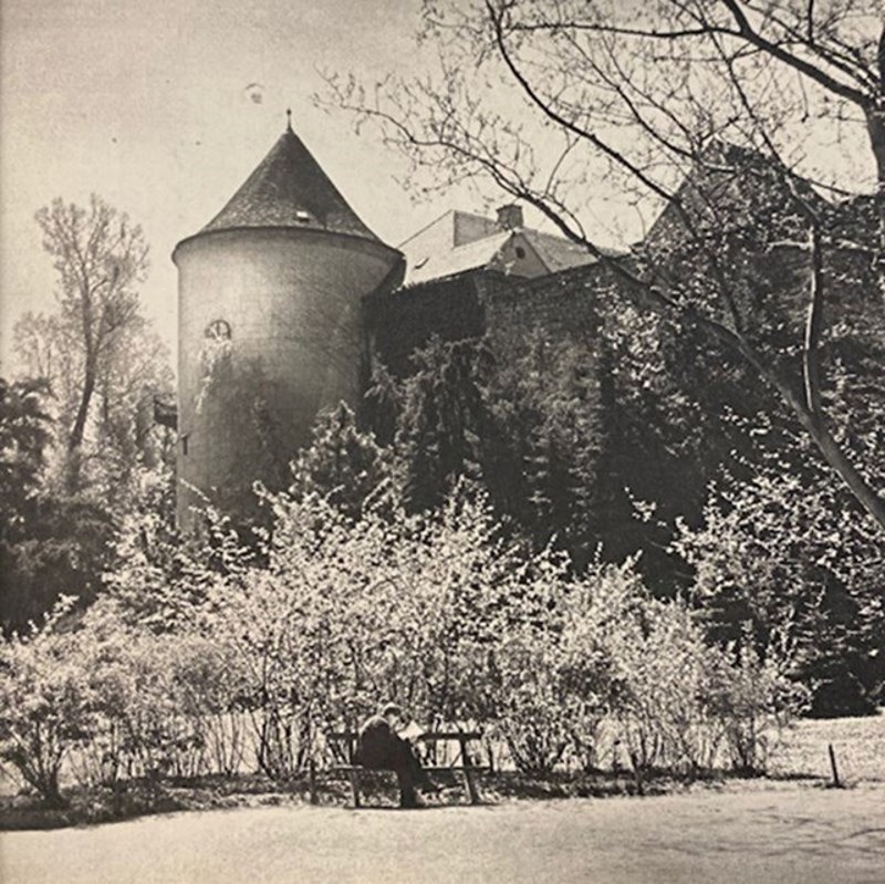 24. Pogled na utvrde oko katedrale iz parka Ribnjak