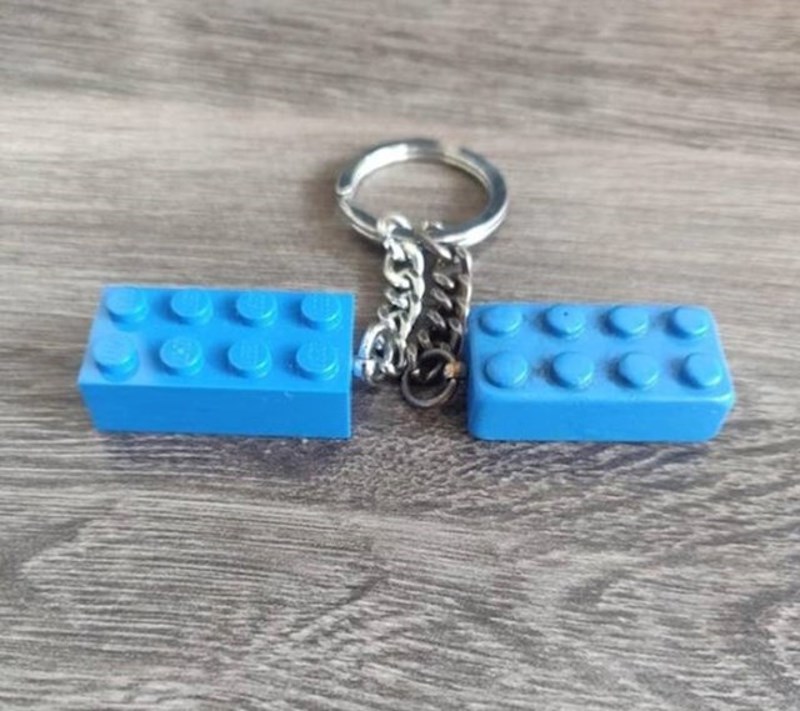 3. Novi i stari lego privjesak