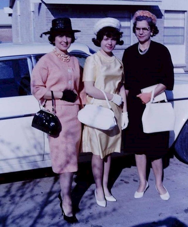 9. "Moja mama, baka i ja, oko 1960-te."