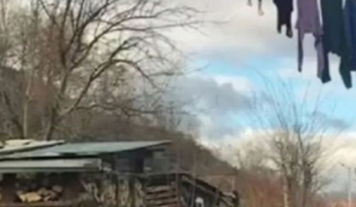 Fotka iz jednog sela u Srbiji obišla je cijeli Balkan, morate vidjeti na čemu ljudi suše rublje