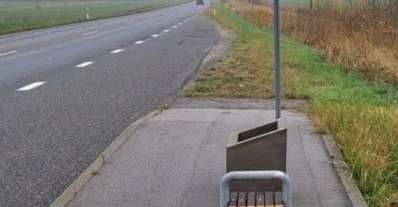 Netko je na autobusnoj stanici u jednom selu zatekao bizaran prizor, ovo je moguće samo na Balkanu