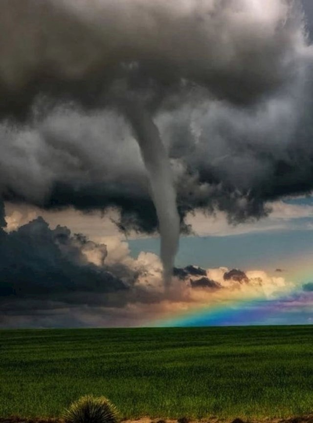 Tornado i duga na istoj fotki 😱