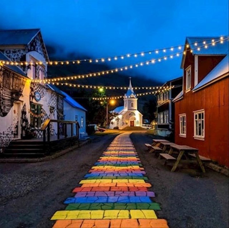 Ulice u malim mjestima na Islandu su jako toplo i simpatično uređene.