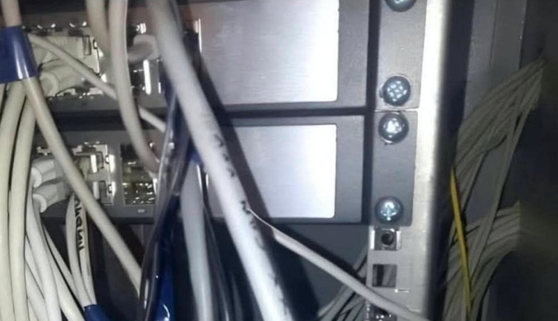 Fotka detalja koji je netko stavio među mrežne kablove hit je na Fejsu, odmah ćete vidjeti zašto