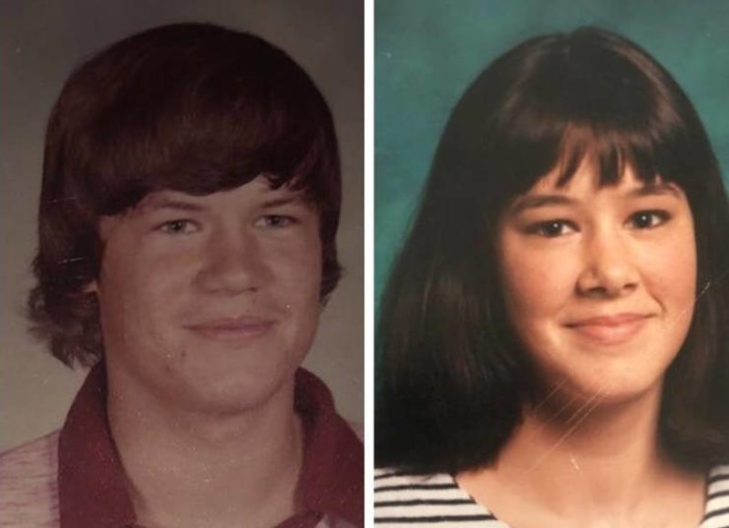 19. Moja mama i ja na fotkama za školski godišnjak. Znam, isti smo!