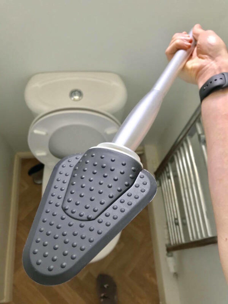 14. Moji roditelji umjesto četke za wc imaju lopaticu za wc