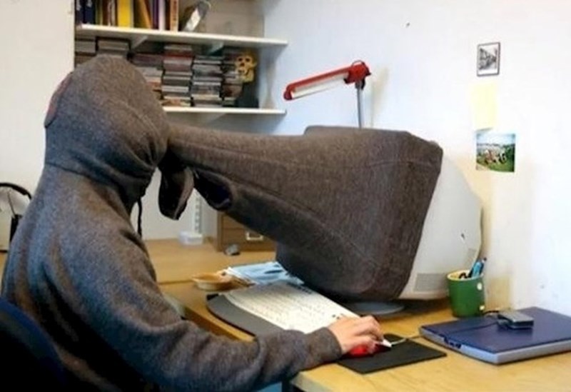 Zanimljivo rješenje za one radnike koji mrze kad im netko gleda što rade.