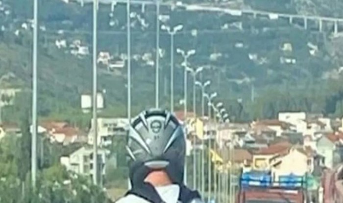 Fotku ovog Dalmatinca u prometu lajkalo je više od 3 tisuće ljudi, odmah će vam biti jasno zašto