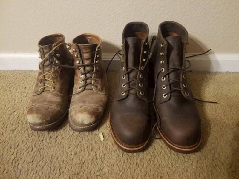 4. Isti model čizama, samo su jedne stare 15 godina, a druge nove.