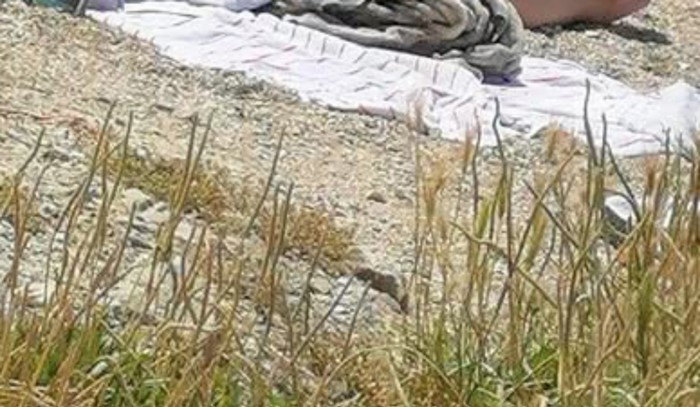 Žena je nasmijala cijelu plažu svojom nesvakidašnjom metodom zaštite od sunca, morate vidjeti fotku