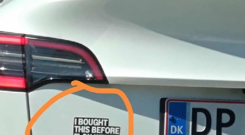 Turist iz Danske zalijepio je urnebesni detalj na svojeg Teslu, fotka je odmah postala teški hit