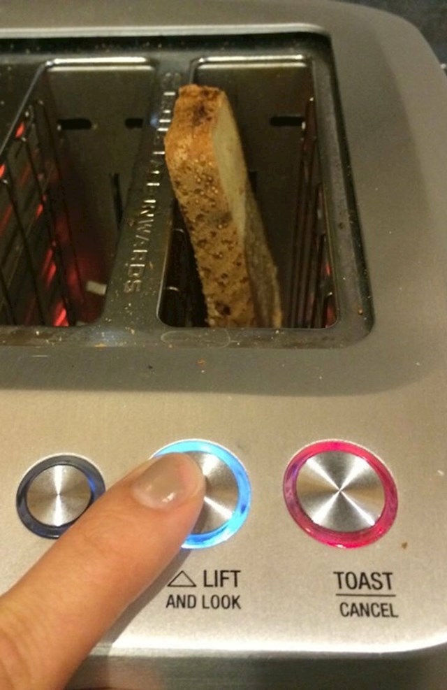 14. Toaster ima opciju podigni (i pogledaj)