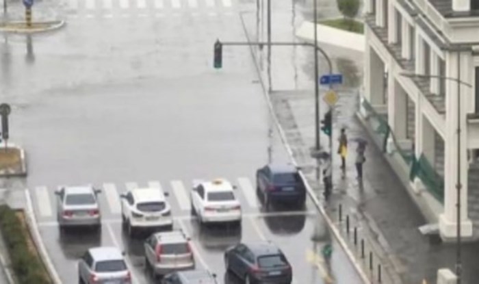 Netko je na cesti u Novom Sadu snimio suludi prizor, fotka je odmah postala viralni hit