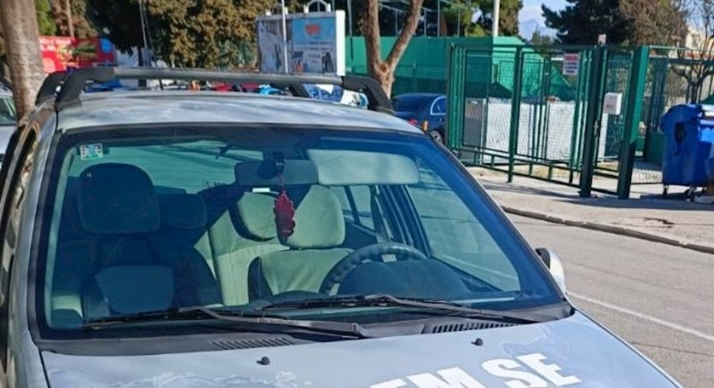 Neudana žena odlučila je pronaći partnera i napisala obavijest na auto, fotka je odmah postala hit