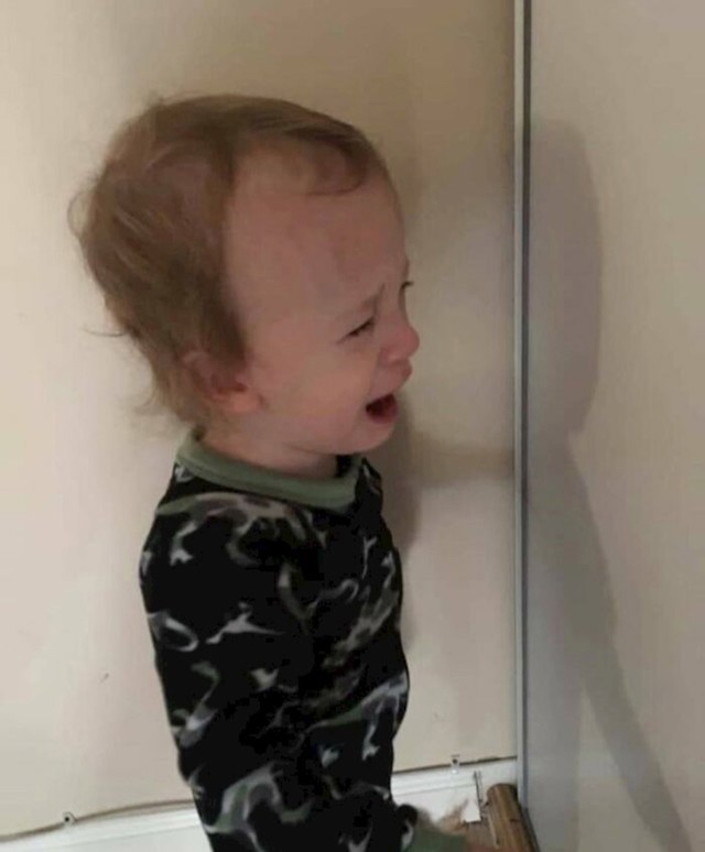 14. Nisam mu dozvolila da se igra u mačjem WC-u
