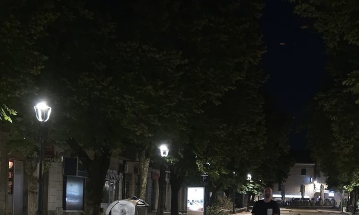 Fotka iz Imotskog nasmijala je cijelu Hrvatsku, morate vidjeti čime se ljudi zabavljaju usred centra
