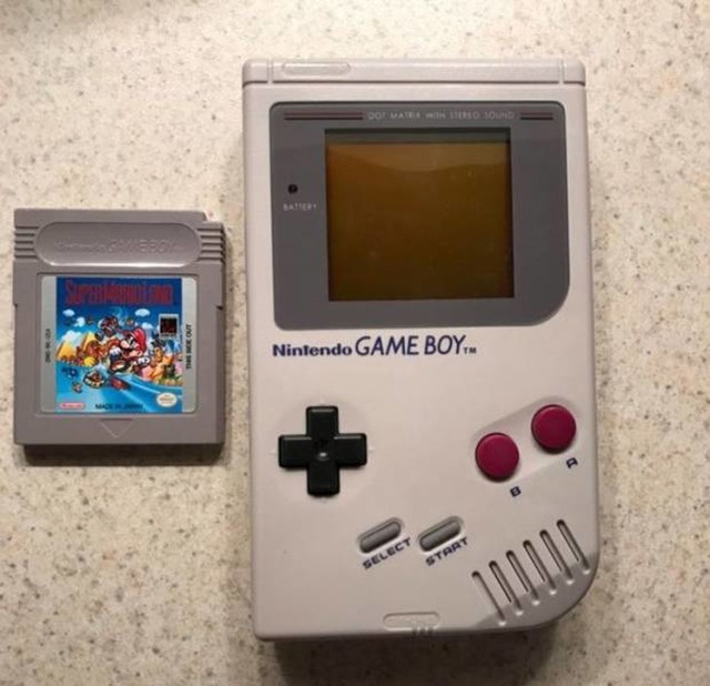 7.  Sati provedeni uz Game Boy