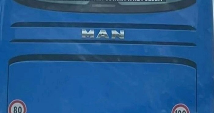 Netko je na autobusu u Dalmaciji primijetio urnebesan natpis, morate vidjeti